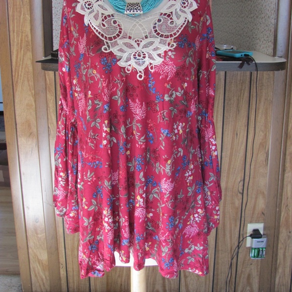 Rodeo Fox Cranberry Field Bell-Sleeve Tunic Bran - Picture 8 of 8